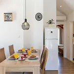 M&k - Two Bedroom With Balcony And Sea View Daire