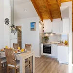 M&k - Two Bedroom With Balcony And Sea View Daire Mlini