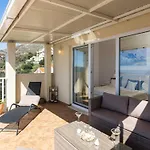 Daire M&k - Two Bedroom With Balcony And Sea View