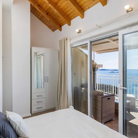 M&k - Two Bedroom With Balcony And Sea View Lejlighed Mlini