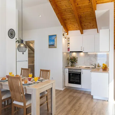 M&k - Two Bedroom With Balcony And Sea View Apartment Mlini