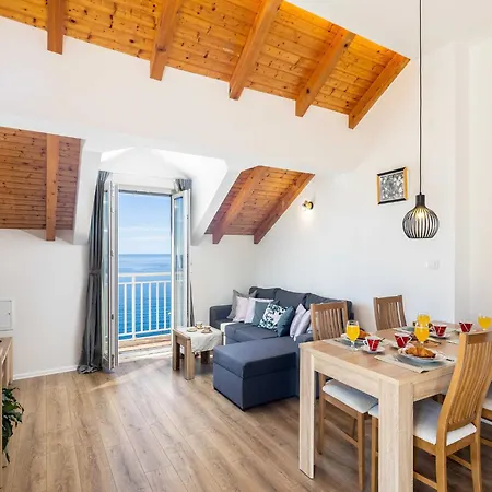 Apartment M&k - Two Bedroom With Balcony And Sea View
