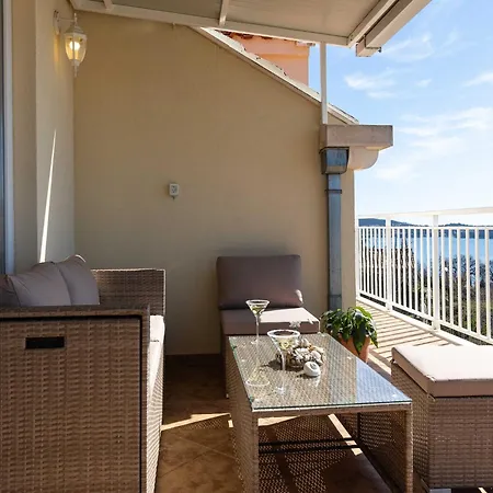 M&k - Two Bedroom With Balcony And Sea View *