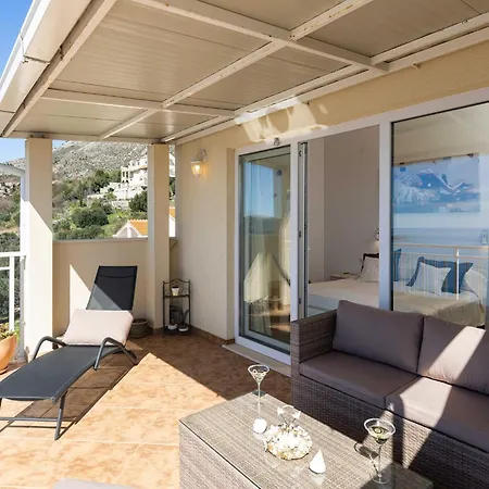 Apartment M&k - Two Bedroom With Balcony And Sea View