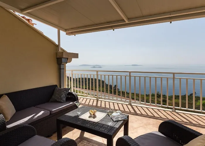 M&k - Two Bedroom With Balcony And Sea View *
