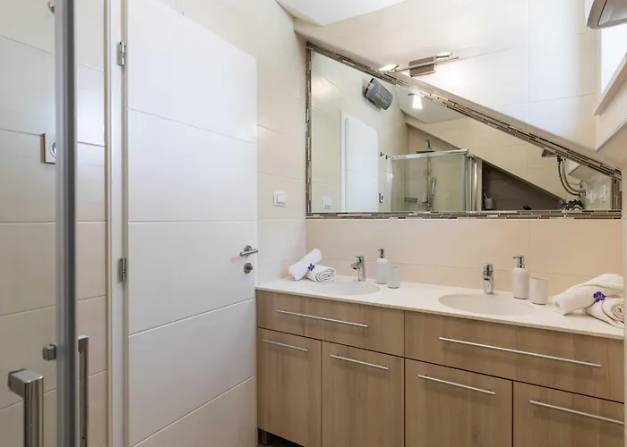 Apartament M&k - Two Bedroom With Balcony And Sea View Mlini