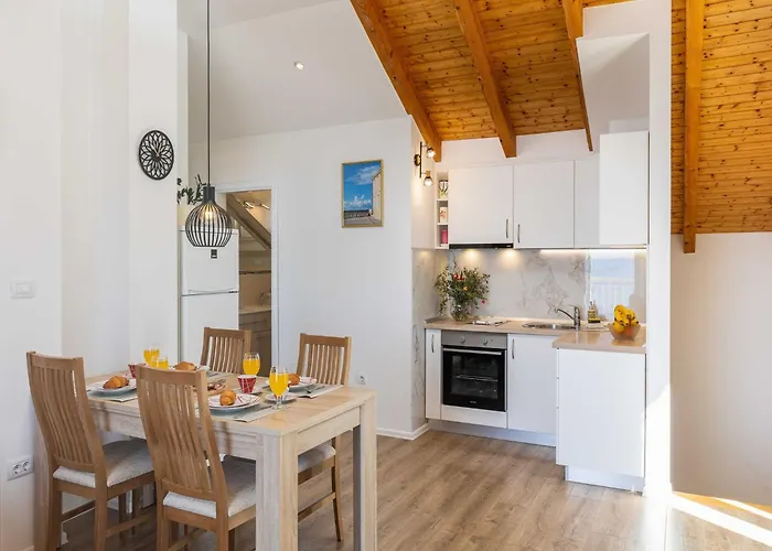 M&k - Two Bedroom With Balcony And Sea View Apartament Mlini