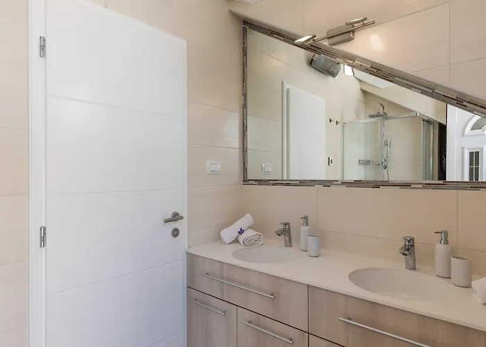 M&k - Two Bedroom With Balcony And Sea View *