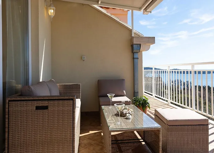M&k - Two Bedroom With Balcony And Sea View *