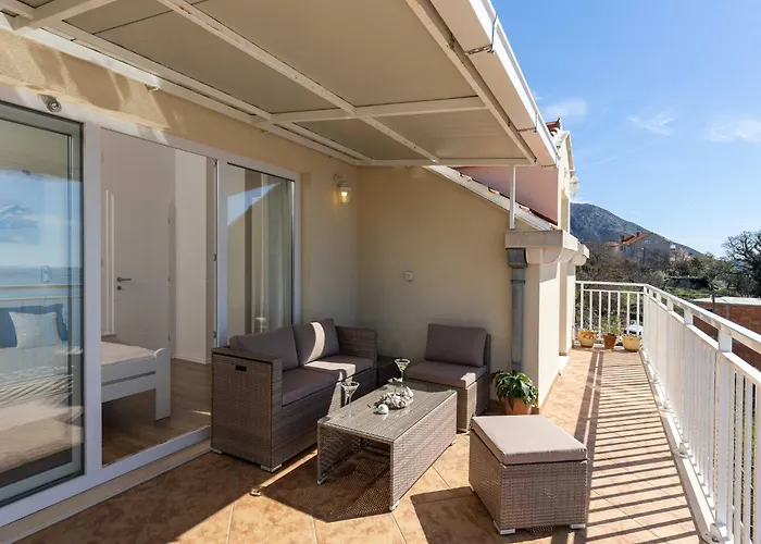 Apartament M&k - Two Bedroom With Balcony And Sea View