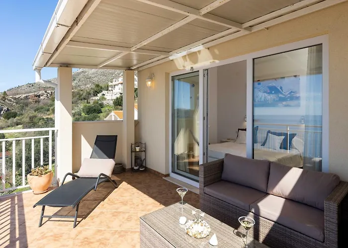 Apartament M&k - Two Bedroom With Balcony And Sea View